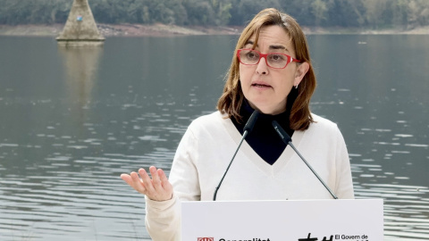La consellera de Territori, Sílvia Paneque, en la roda de premsa al pantà de Sau. La consellera de Territori, Sílvia Paneque, en la roda de premsa al pantà de Sau.