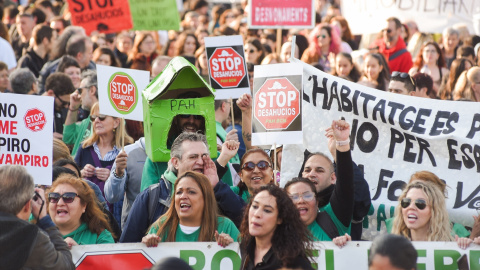 La marcha ha recorrido las calles de Barcelona bajo el lema 'Abaixem el lloguer'. La marcha ha recorrido las calles de Barcelona bajo el lema 'Abaixem el lloguer'.