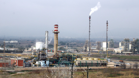 Imatge general del polígon nord de la petroquímica de Tarragona vist des de Puigdelfí Imatge general del polígon nord de la petroquímica de Tarragona vist des de Puigdelfí