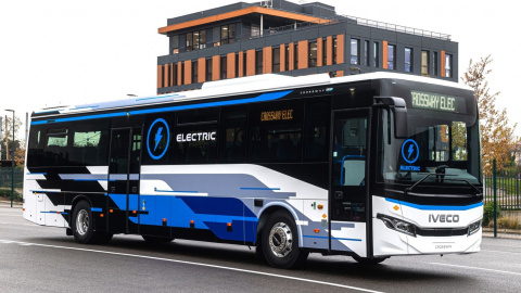 IVECO Crossway Elec: el autobús interurbano eléctrico que puede recorrer hasta 400 km y llevar a 61 pasajeros