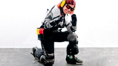 Trajemax_ TrajeMax, un traje de simulación diseñado por la Universidad Técnica de Chemnitz en colaboración con AutoUni, Audi AG y Volkswagen Group Research.