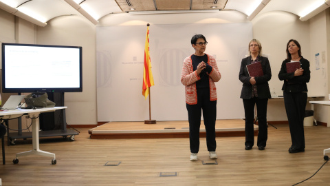 La secretària de Millora Educativa, Pepín Beltrán, la directora general del Departament d'Educació, Teresa Sambola, i la directora general de Currículum, Mercè Andreu