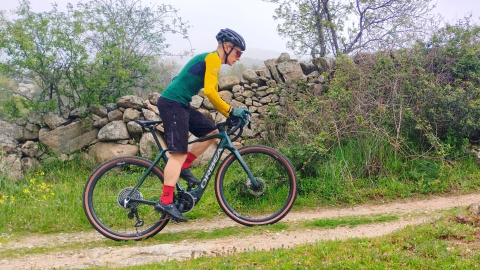 Esta bicicleta eléctrica de Gravel no es como las demás y nosotros la hemos podido probar a fondo