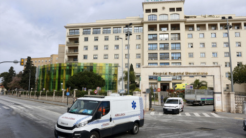 Ambulancia saliendo del del Hospital Regional de Málaga a 2 de abril del 2020 Fecha: 02/04/2020. Foto de archivo Firma: Álex Zea / Europa Press Ambulancia saliendo del del Hospital Regional de Málaga a 2 de abril del 2020Fecha: 02/04/2020.Foto de archivoFirma: Álex Zea / Europa Press