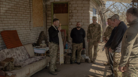 Soldados ucranianos en el Donetsk durante la tregua de Pascua. Soldados ucranianos en el Donetsk durante la tregua de Pascua.