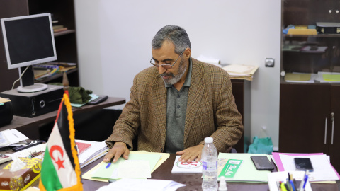 Buchraya Hamudi Beyun, primer ministro de la República Árabe Saharaui Democrática, en su despacho. Buchraya Hamudi Beyun, primer ministro de la República Árabe Saharaui Democrática, en su despacho.