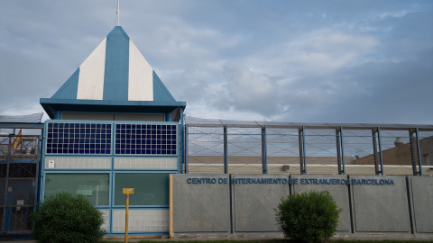 Fachada del Centro de Internamiento de Extranjeros (CIE) de la Zona Franca en Barcelona. (Foto de ARCHIVO)Fachada del Centro de Internamiento de Extranjeros (CIE) de la Zona Franca en Barcelona.