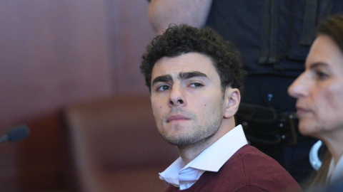 Imagen de archivo de Luigi Mangione en el Tribunal Supremo de Manhattan, en Nueva York, a 23 de diciembre de 2024. Imagen de archivo de Luigi Mangione en el Tribunal Supremo de Manhattan, en Nueva York, a 23 de diciembre de 2024.