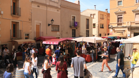 La plaça de Santa Maria de Montblanc ha acollit el mercat de vins i caves de la DO Conca de Barberà, en el marc de la 36a Setmana Medieval La plaça de Santa Maria de Montblanc ha acollit el mercat de vins i caves de la DO Conca de Barberà, en el marc de la 36a Setmana Medieval