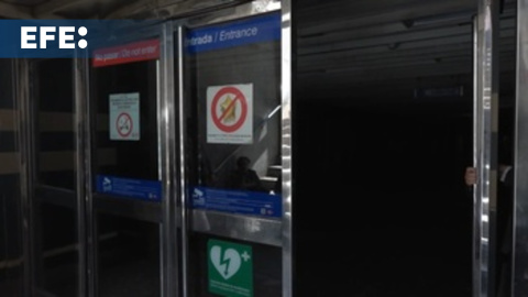 Metro Madrid informa que todas sus líneas permanecen cerradas por el apagón Metro Madrid informa que todas sus líneas permanecen cerradas por el apagón