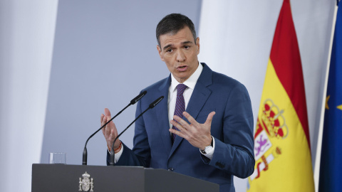 El presidente del Gobierno, Pedro Sánchez, da una rueda de prensa este martes en el Palacio de la Moncloa.