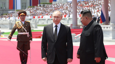 El presidente ruso, Vladímir Putin, junto al líder norcoreano, Kim Jong-un, en Pyongyang.