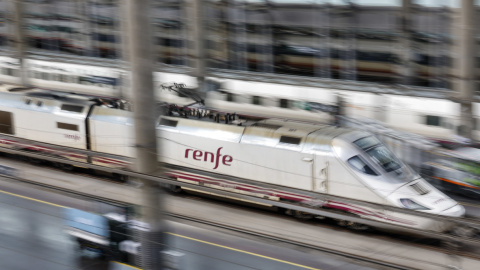 trenesave Varios trenes de alta velocidad en la Estación de Tren de Atocha este lunes. EFE/ Rodrigo Jiménez