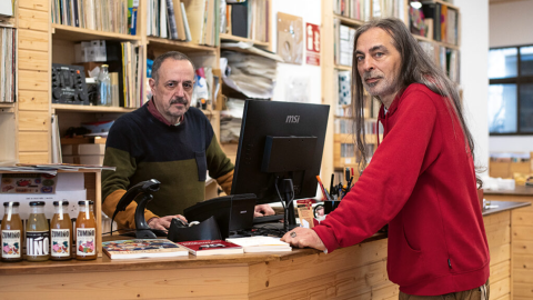 Xavier Queipo (i) y Cé Tomé, socios de la tienda RíoLagares de Vigo. Xavier Queipo (i) y Cé Tomé, socios de la tienda RíoLagares de Vigo.