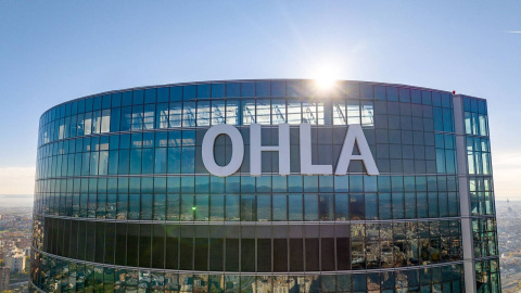El logo de la constructora OHLA, en su sede en Madrid. El logo de la constructora OHLA, en su sede en Madrid.