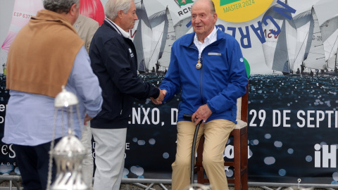 (Foto de ARCHIVO)El Rey Emerito, Don Juan Carlos de Borbón, preside la entrega de trofeos de la Regata Rey Juan Carlos I El Corte Inglés Máster en el club náutico, a 29 de septiembre de 2024, en Sanxenxo (Pontevedra, Galicia, España)José Ramón Hernando / Europa PressPREMIOS;GENTE;REGATAS29/9/2024