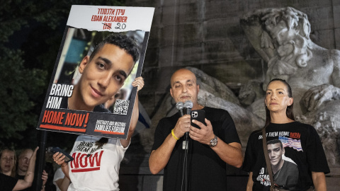 Imagen de archivo de los padres de Edan Alexander, último rehén estadounidense, pidiendo la liberación de su hijo, a 1 de septiembre de 2024. Imagen de archivo de los padres de Edan Alexander, último rehén estadounidense, pidiendo la liberación de su hijo, a 1 de septiembre de 2024, en Nueva York.
