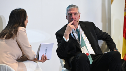 El consejero delegado de Indra, José Vicente de los Mozos, en la Feria Internacional de Defensa y Seguridad de España (FEINDEF), en Madrid. El consejero delegado de Indra, José Vicente de los Mozos, en la Feria Internacional de Defensa y Seguridad de España (FEINDEF), en Madrid.