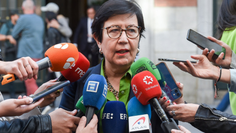 EuropaPress_5208306_presidenta_asociacion_fiscales_cristina_dexeus_ferrer_atiende_medios (Foto de ARCHIVO)La presidenta de Asociación de Fiscales, Cristina Dexeus Ferrer, atiende a los medios tras una reunión con el Ministerio de Justicia, a 18 de mayo de 2023, en Madrid (España). Los jueces y fiscales han retomado hoy la negociación con el Ministerio que dirige Pilar Llop, los cuales reclaman una mejora retributiva global de 200 millones de euros -hasta unos 430 euros mensuales por funcionario- tras la oferta de 46,7 millones que presentó el Ministerio la semana pasada para mejorar las retribuciones de jueces y fiscales, lo que se traduce en unos 450 euros al mes. Seis de las siete asociaciones judiciales y fiscales han aceptado la oferta de mejora salarial del Ministerio de Justicia.Gustavo Valiente / Europa Press18 MAYO 2023;JUSTICIA;MINISTERIO;MEJORA;RETRIBUTIVA;EUROS;DINERO;RETRIBUCIONES;JUECES;FISCALES18/5/2023