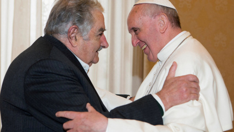 José Mujica con el papa Francisco, en una audiencia privada en el Vaticano, en junio de 2013.