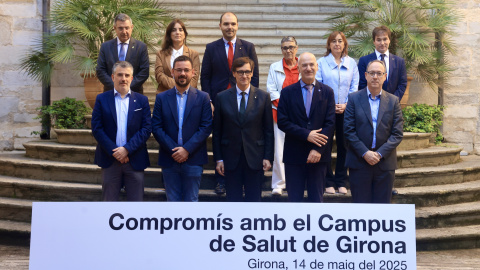 El president de la Generalitat, els alcaldes de Girona i Salt, el rector de la UdG, els diferents consellers i el president de la Diputació, després de la signatura del protocol El president de la Generalitat, els alcaldes de Girona i Salt, el rector de la UdG, els diferents consellers i el president de la Diputació, després de la signatura del protocol