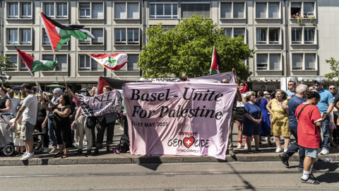 EuropaPress_6714258_11_may_2025_switzerland_basel_group_of_pro_palestine_protesters_demonstrate Un grupo pro - palestino protesta frente al recinto de Eurovisión en Basilea
