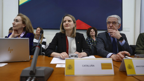 a consejera de Derechos Sociales e Inclusión de la Generalitat de Cataluñny, Mónica Martínez Bravo, en el centro, en una reunión el pasado 5 de mayo en Madrid. a consejera de Derechos Sociales e Inclusión de la Generalitat de Catalunya, Mónica Martínez Bravo, en el centro, en una reunión el pasado 5 de mayo en Madrid.