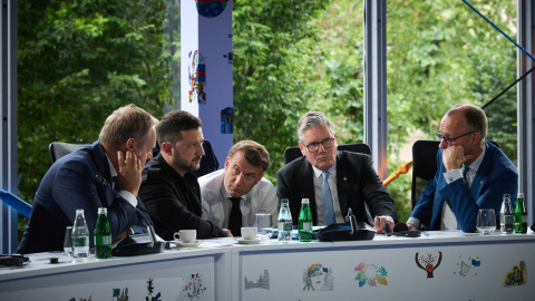 El presidente de Ucrania, Volodymyr Zelenskiy, el primer ministro británico, Keir Starmer, el presidente de Francia, Emmanuel Macron, el canciller alemán, Friedrich Merz, y el primer ministro polaco, Donald Tusk, hablan con el presidente de Estados Unidos El presidente de Ucrania, Volodymyr Zelenskiy, el primer ministro británico, Keir Starmer, el presidente de Francia, Emmanuel Macron, el canciller alemán, Friedrich Merz, y el primer ministro polaco, Donald Tusk, hablan con el presidente de Estados Unidos, Donald Trump, por teléfono durante la Cumbre de la Comunidad Política Europea en Tirana, a 16 de mayo de 2025.