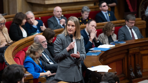 La consejera de Derechos Sociales e Inclusión, Mónica Martínez Bravo, interviene durante un pleno en el Parlament de Cataluña, a 18 de diciembre de 2024, en Madrid (España). La consejera de Derechos Sociales e Inclusión, Mónica Martínez Bravo, interviene durante un pleno en el Parlament de Cataluña, a 18 de diciembre de 2024, en Madrid (España).