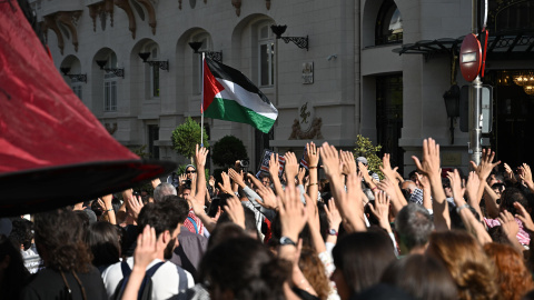 Un momento de la concentración para pedir el fin del comercio de armas con Israel, frente al Congreso de los Diputados, en Madrid, a 20 de mayo de 2025. Un momento de la concentración para pedir el fin del comercio de armas con Israel, frente al Congreso de los Diputados, en Madrid, a 20 de mayo de 2025.