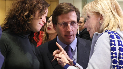 La presidenta de la Comunidad de Madrid, Isabel Díaz Ayuso, el alcalde de Madrid, José Luis Martínez-Almeida, y la ex-presidenta de la Comunidad de Madrid, Esperanza Aguirre, en una foto de archivo. La presidenta de la Comunidad de Madrid, Isabel Díaz Ayuso, el alcalde de Madrid, José Luis Martínez-Almeida, y la ex-presidenta de la Comunidad de Madrid, Esperanza Aguirre, en una foto de archivo.
