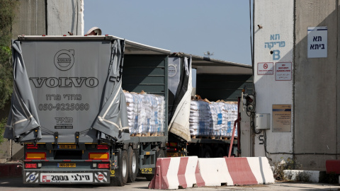 Imagen de un camión con ayuda humanitaria esperando para entrar a la Franja, en el cruce fronterizo de Kerem Shalom, a 22 de mayo de 2025. Imagen de un camión con ayuda humanitaria esperando para entrar a la Franja, en el cruce fronterizo de Kerem Shalom, a 22 de mayo de 2025.