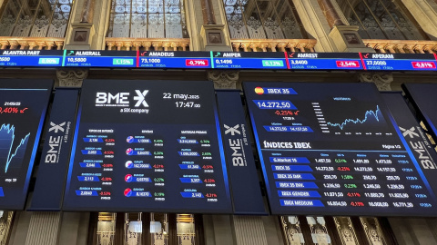 Vista de los paneles informativos de la Bolsa de Madrid. Vista de los paneles informativos de la Bolsa de Madrid.