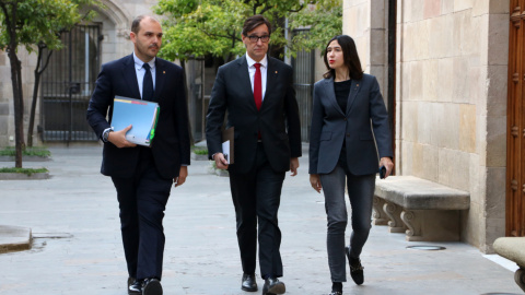 En una imatge d'arxiu, el president de la Generalitat, Salvador Illa, al costat de la consellera Núria Parlon i el conseller Albert Dalmau. En una imatge d'arxiu, el president de la Generalitat, Salvador Illa, al costat de la consellera Núria Parlon i el conseller Albert Dalmau.