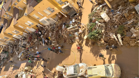 Tarjeta Horizontal Gracias por tu Compra Doodle Colorido (15) Imagen hecha por Rut Moyano desde el balcón de su casa en el municipio valenciano Benetússer.