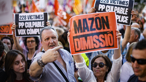 La séptima manifestación para pedir la dimisión del president de la Generalitat, Carlos Mazón, por su gestión de la DANA. La séptima manifestación para pedir la dimisión del president de la Generalitat, Carlos Mazón, por su gestión de la DANA.