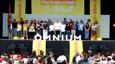 La junta d'Òmnium Cultural durant l'acte de l'entitat en el marc de la Diada La junta d'Òmnium Cultural durant l'acte de l'entitat en el marc de la Diada