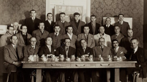 Castelao, en el centro, con otros exiliados gallegos en Buenos Aires Castelao, en el centro, con otros exiliados gallegos en Buenos Aires