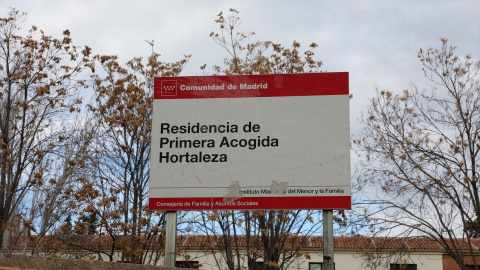 EuropaPress_2530275_cartel_entrada_centro_menores_hortaleza_lee_residencia_primera_acogida Imagen de archivo del cartel en la entrada del Centro de Menores de Hortaleza, en Madrid, a 4 de diciembre de 2019.