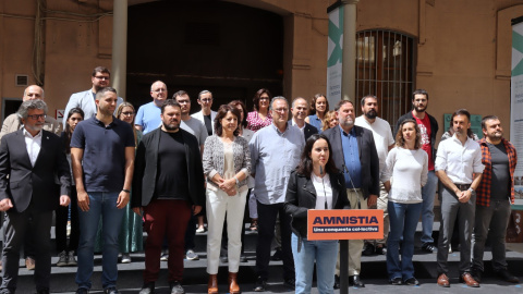 Imatge de la presentació d'un manifest d'Òmnium, ERC, Junts, la CUP i els Comuns per celebrar l'aprovació de la llei d'amnistia, el 31 de maig del 2025.