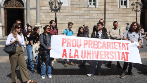 Concentració de doctorands a finals d'abril a la plaça Sant Jaume per reclamar millores. 30/04/2025 Concentració de doctorands a finals d'abril a la plaça Sant Jaume per reclamar millores.