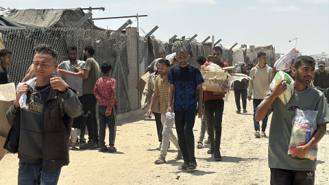 Decenas de palestinos se reúnen cerca de un punto de distribución de ayuda en Rafah (Gaza), a 28 de mayo de 2025 Decenas de palestinos se reúnen cerca de un punto de distribución de ayuda en Rafah (Gaza), a 28 de mayo de 2025