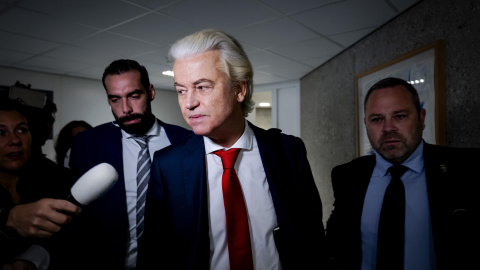The Hague (Netherlands), 03/06/2025.- Geert Wilders, leader of the Dutch Party for Freedom (PVV), arrives for the weekly coalition talks in the Lower House in The Hague, the Netherlands, 03 June 2025. Citing a dispute over migration policy, the Dutch right-wing PVV party is withdrawing from the government coalition, Geert Wilders announced on X. (Países Bajos; Holanda, La Haya) EFE/EPA/ROBIN VAN LONKHUIJSE
