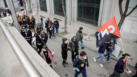 EuropaPress_4345011_varias_personas_marchan_manifestacion_protesta_carencias_sector_espectaculo Imagen de archivo de varias personas en una manifestación de protesta por las “carencias” del sector del espectáculo, a 27 de marzo de 2022, en Madrid.