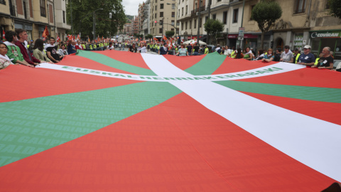 Manifestación convocada por la iniciativa ciudadana a favor del derecho a decidir 'Gure Esku' este sábado en Bilbao. Manifestación convocada por la iniciativa ciudadana a favor del derecho a decidir 'Gure Esku' este sábado en Bilbao.