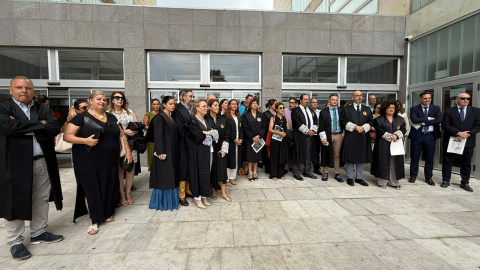 28186e22-6475-4269-9330-184bc8789004 Momento del paro de jueces y fiscales en el Palacio de Justicia de Melilla, este 11 de junio.