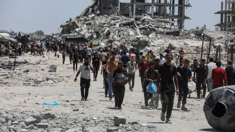 (Foto de ARCHIVO)04 June 2025, Palestinian Territories, Jabalia: Displaced Palestinians head to their homes in Jabalia and Beit Lahia after a partial withdrawal of the Israeli army from the area. Photo: Omar Ashtawy/APA Images via ZUMA Press Wire/dpaOmar Ashtawy/APA Images via ZUMA / DPA04/6/2025 ONLY FOR USE IN SPAIN