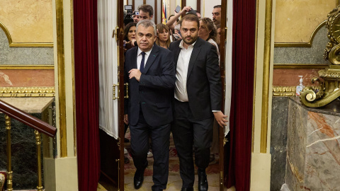 El secretario de Organización del PSOE, Santos Cerdán (i), a su llegada a una sesión plenaria en el Congreso de los Diputados, a 12 de junio de 2025, en Madrid (España). El secretario de Organización del PSOE aparece en unas grabaciones que se encuentran en poder de la Unidad Central Operativa de la Guardia Civil (UCO) y en las que se habla de amaños en las adjudicaciones de obras y del cobro de comisiones, implicando al político en el ‘caso Koldo’.Jesús Hellín / Europa Press12 JUNIO 2025;CONGRESO;POLÍTICA;KOLDO;PLENO12/6/2025