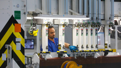 Imagen de archivo de un operario trabajando, en Cádiz. Imagen de archivo de un operario trabajando, en Cádiz.
