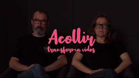 Converses sobre acolliment: Mariona i Joe En aquest tercer vídeo de la sèrie sobre acolliment familiar, coneixem la història del Joe i la Mariona que, des de fa nou anys, fan un acolliment de llarga durada.
Al costat de la periodista Agnès Marquès, reviuen els primers dies, parlen del suport que reben i ens recorden que acollir transforma vides.
Aquesta setmana, en el marc del Dia Internacional de l’Acolliment Familiar, donem veu a històries com la seva, que ens apropen a la realitat de l’acolliment familiar.
#AcollimentFamiliar #AcollirTransformaVides